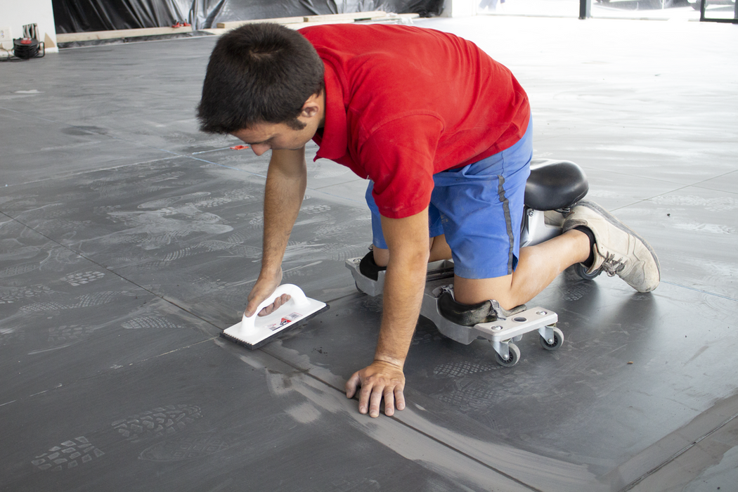 Rubi - Seduta ergonomica regolabile SR-1 con rotelle per lavori vari